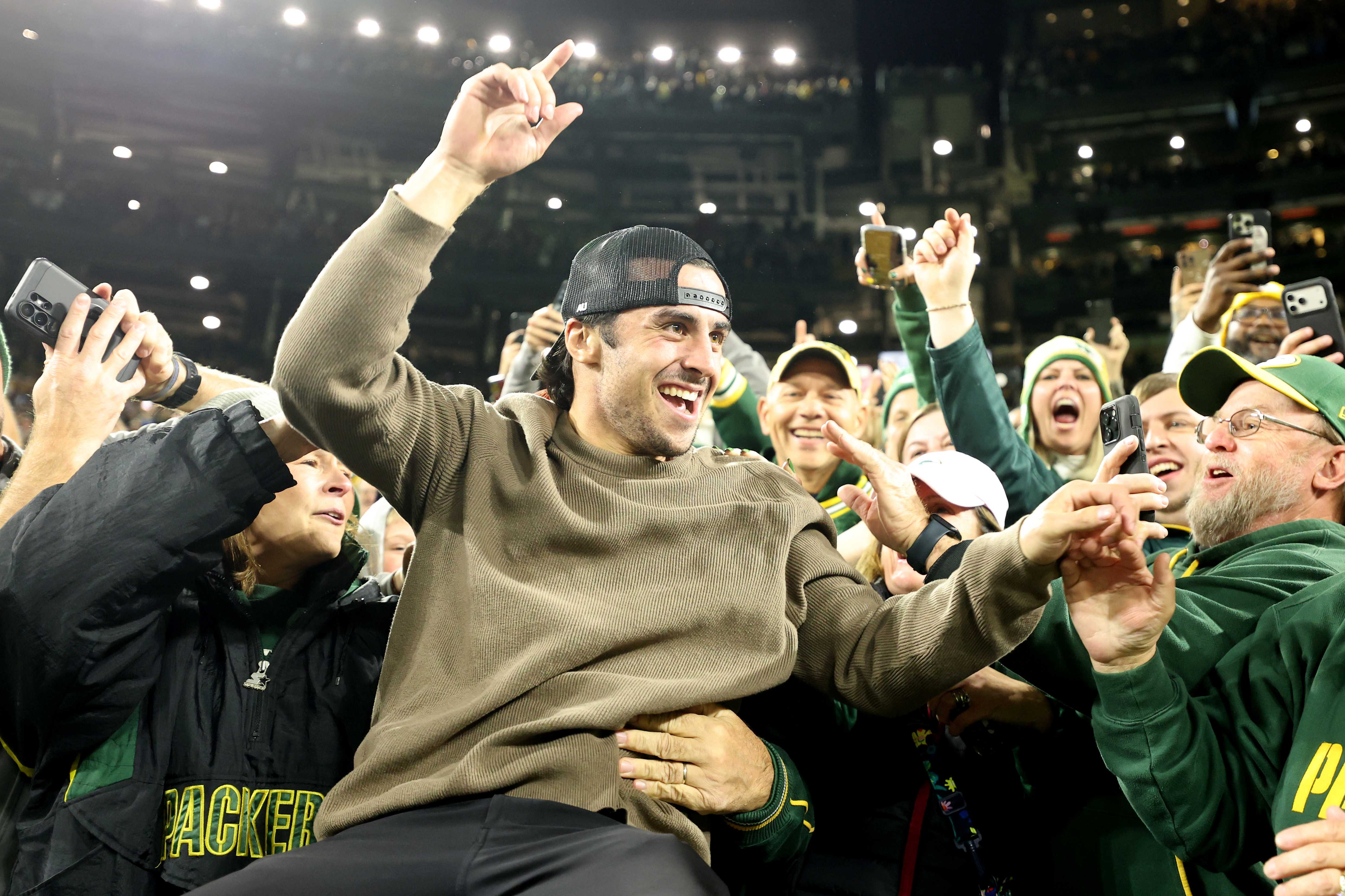 Brewers Bring World Series celebration to Packers Game — WISN 12 Milwaukee